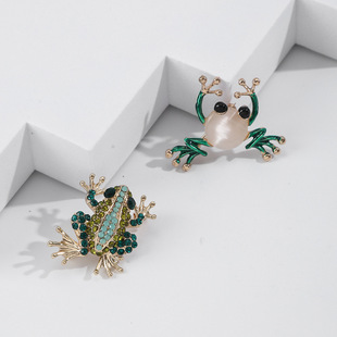 Fashion simple new 2023 animal pin frog brooch female fashion personality collar pin creative suit accessories wholesale