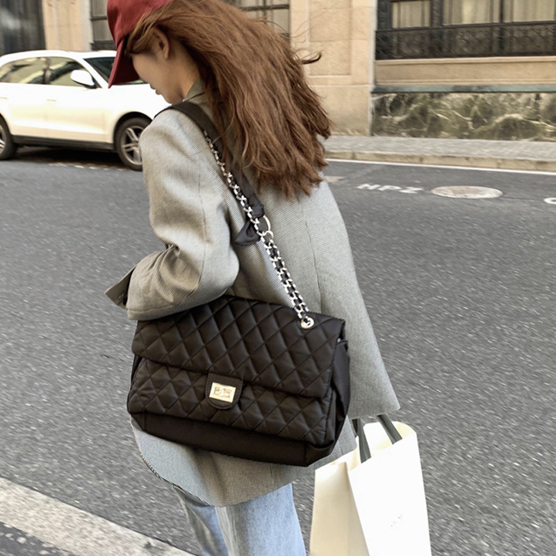 Women's Quilted Chain Shoulder Bag Large Capacity Hobo Handbag_voghion.com