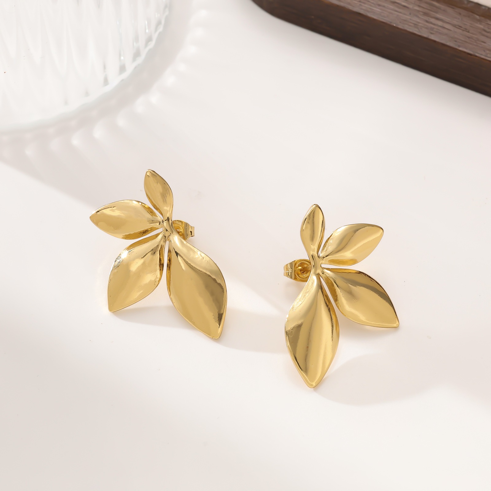 European and American Ins Style Simple Fashion Versatile Titanium Steel Earrings 18K Gold Leaf Flower Stainless Steel Stud Earrings Wholesale