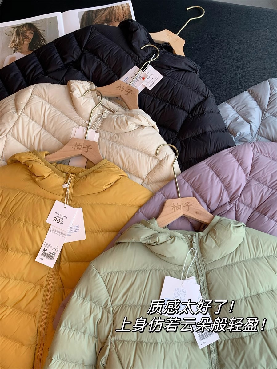 Nuevo estándar nacional 90 chaqueta blanca con capuz para mujeres suave y cálida moda ligera invierno 2026 nuevo modelo