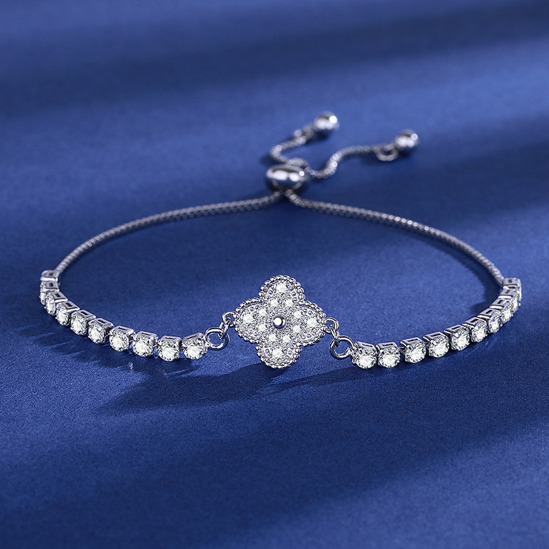 Pulsera de trébol de cuatro hojas con diamantes completos