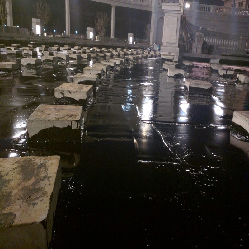 厚浆型聚氨酯底漆，前一遍涂层干固不粘手后才能涂刷下一遍。