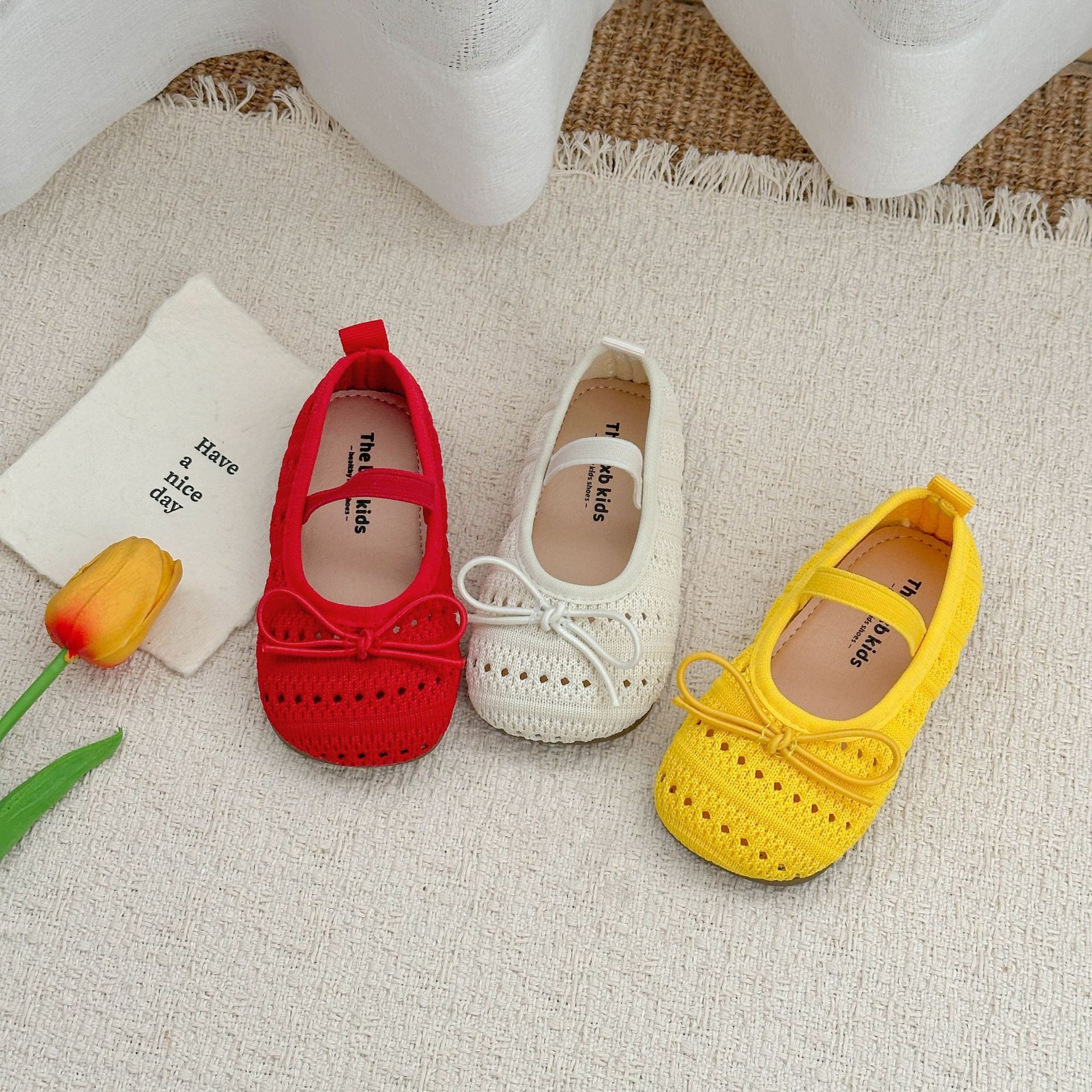 Bebé verano hueco zapatos transpirables para niños 2026 nuevo estilo de niña princesa sandálias de frijoles suaves