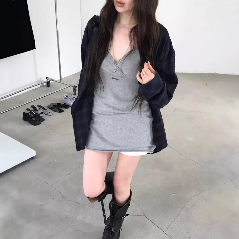 Current Korean designer nu*e suspender dress, Korean women's fashion, simple slim V-neck sleeveless dress, shirt