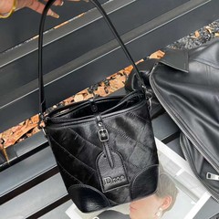 一件代发2025新款时尚水桶包女式小众设计菱格包通勤斜挎包单肩包