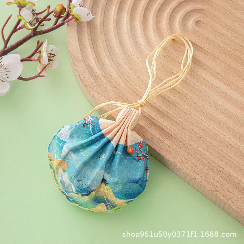 Mud gold-color printed sachet (without tassel)