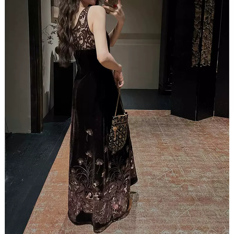现货【花本汐】丝绒蕾丝刺绣连衣裙2025秋季新款时髦气质吊带裙