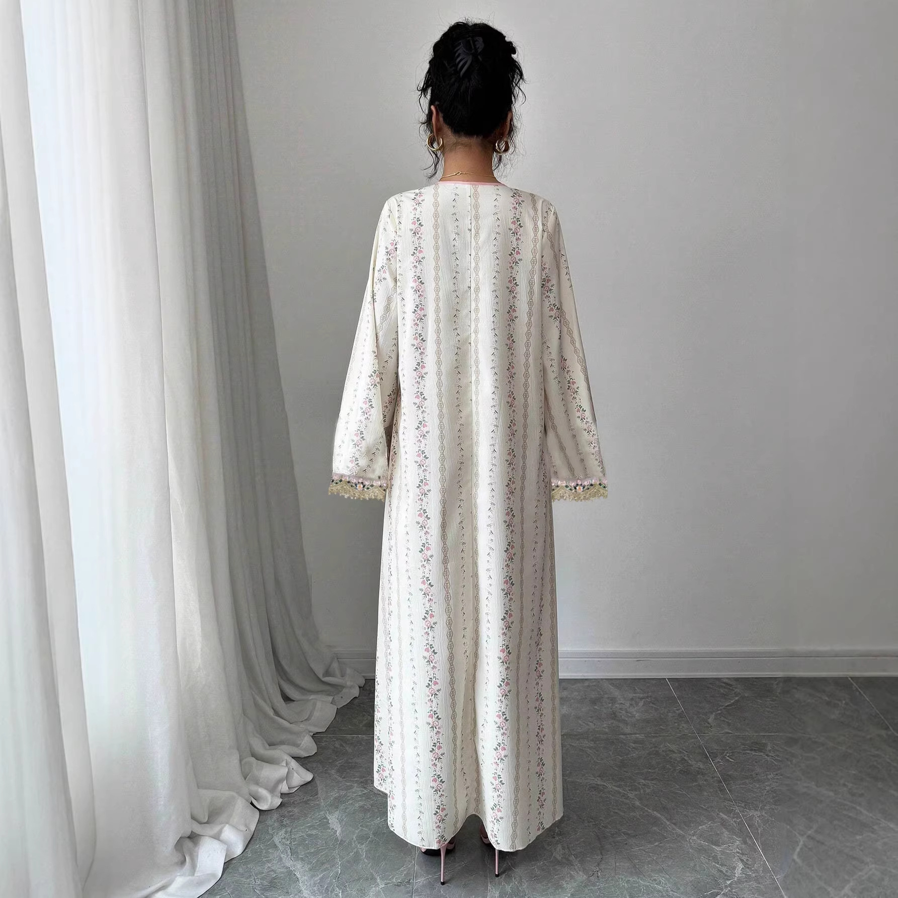 New Cross-border Middle Eastern Elegant V-neck Muslim Robe For Women, Embroidered Lace Long-sleeve Dress_voghion.com