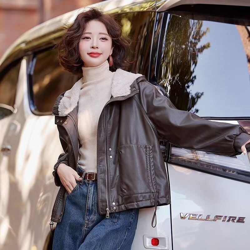 Women's fleece-lined, thick, warm leather jacket for winter, casual, loose-fitting, one-piece leather and fur design, hooded outerwear