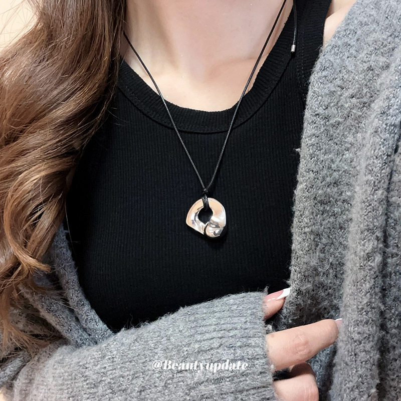 Collar colgante de doble amor hueco transfronterizo europeo y americano, cadena de clavícula de moda exquisita, decoración de diseño de personalidad de estilo dulce y fresco
