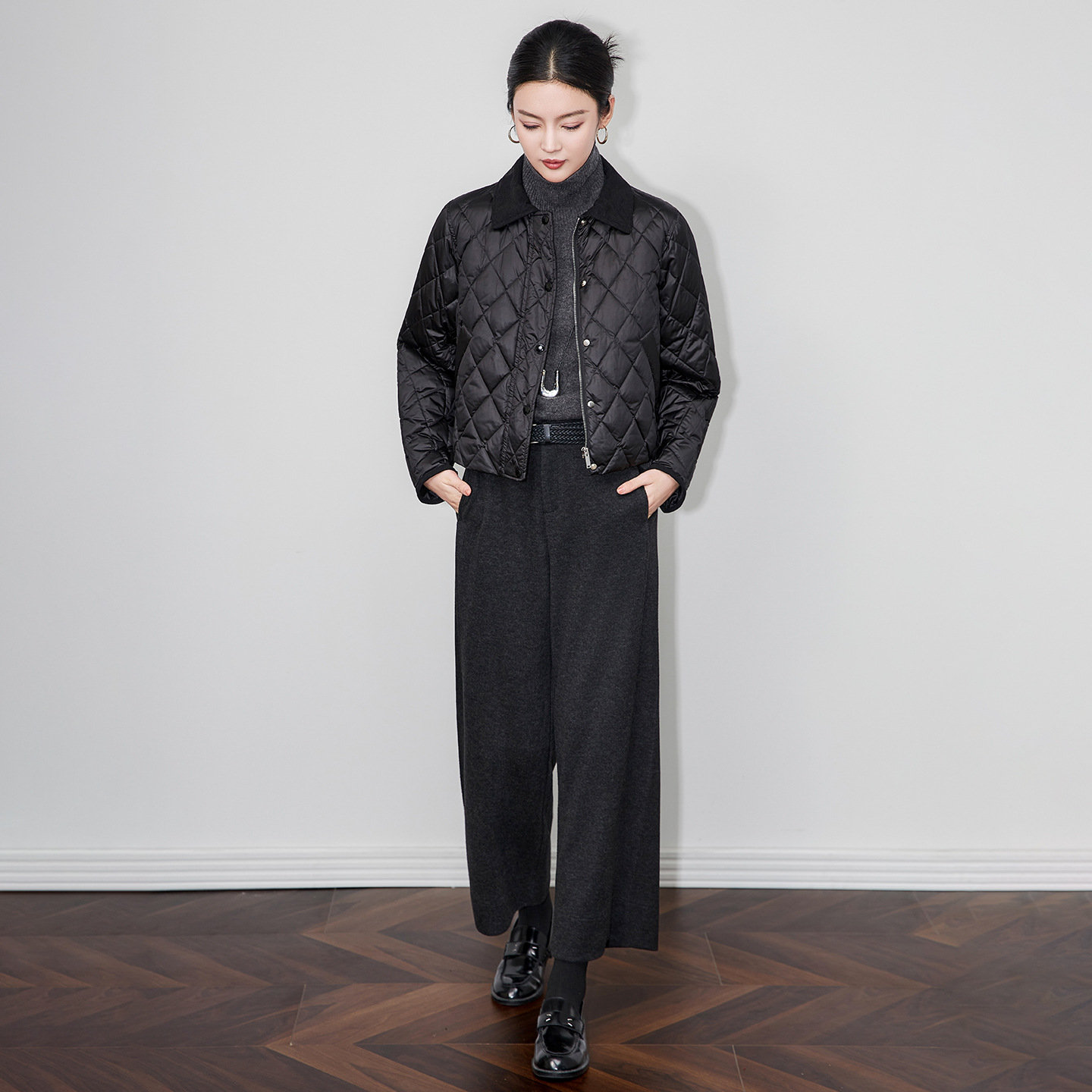 2514110-轻奢光泽感复古巴恩风90白鸭绒羽绒服短款外套保暖防风女