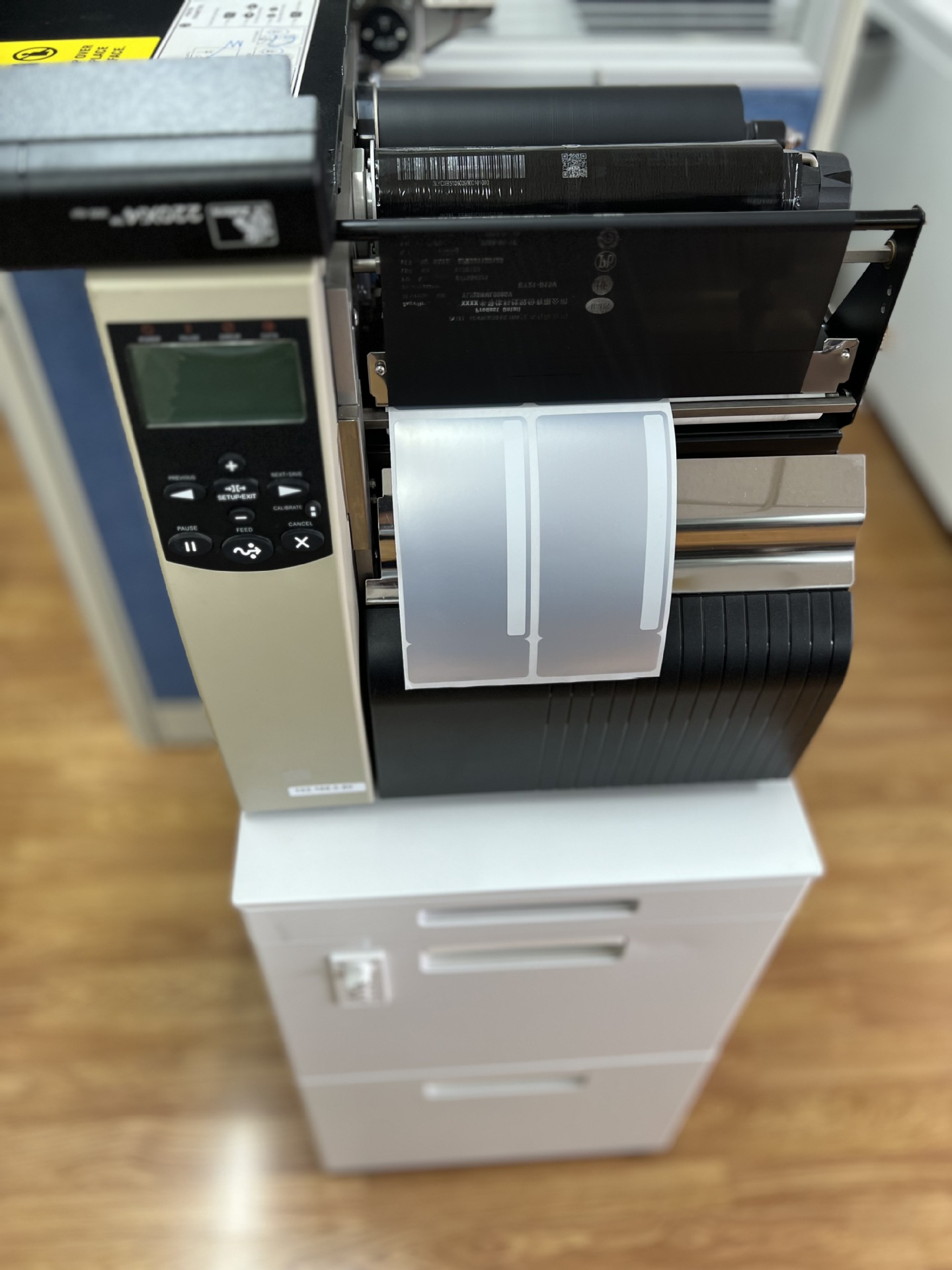 非标Outdoor use label铂金PET背胶标贴Size：6.297"Wx2.353"L