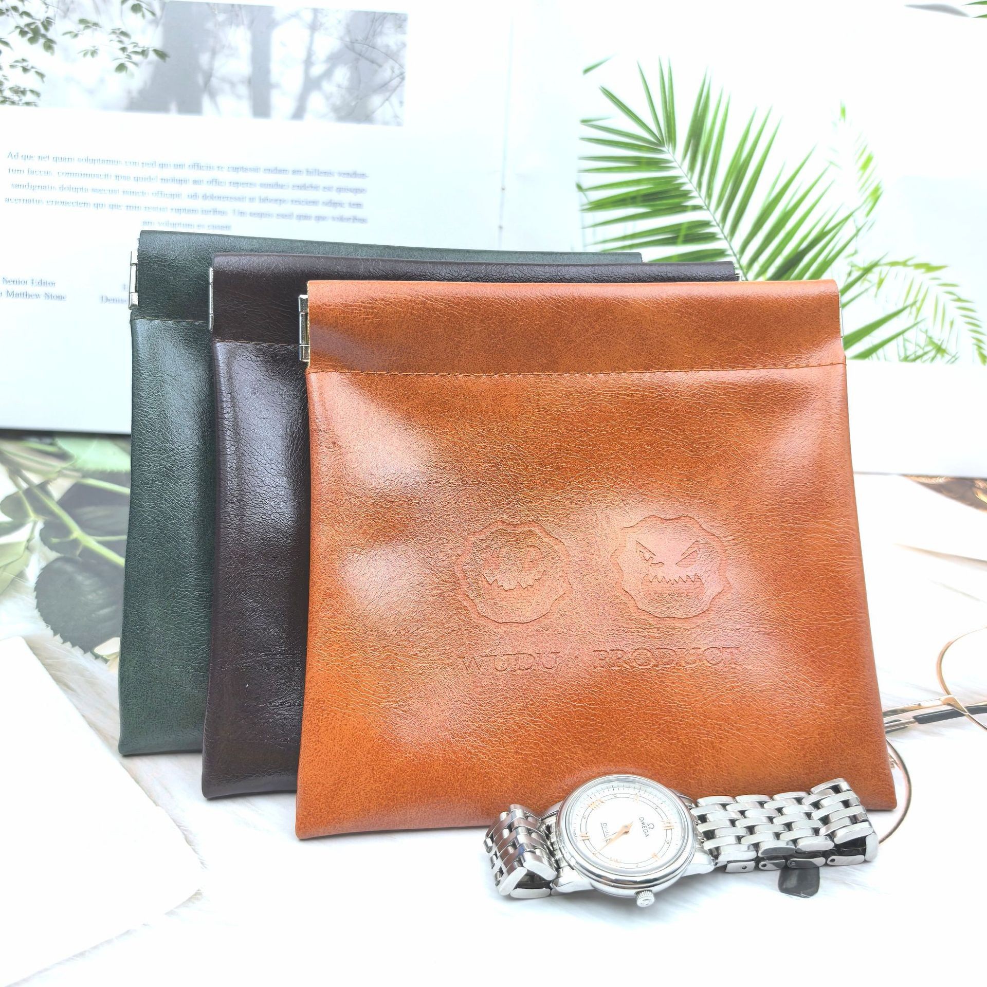 源头工厂定制pu皮自动闭合弹片袋防尘防水零钱收纳袋化妆品包装袋