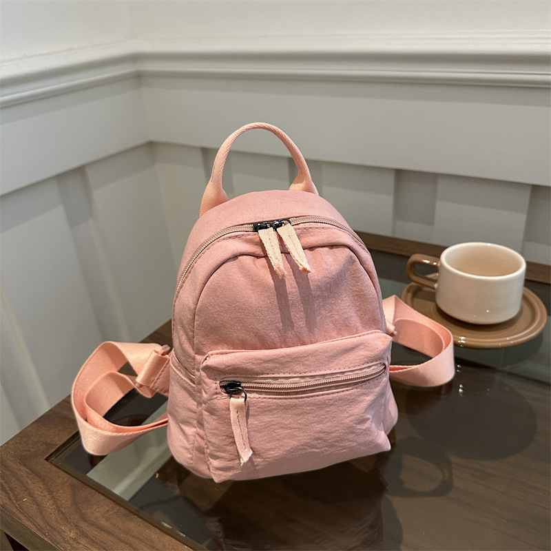 Mini mochila casual simple para mujeres 2024 nueva moda bolso de color sólido pequeño fresco mochila de viaje de estudiantes