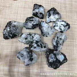 厂家批发天然黑白月光石原石白月光碎石香薰扩香石景观装饰摆件