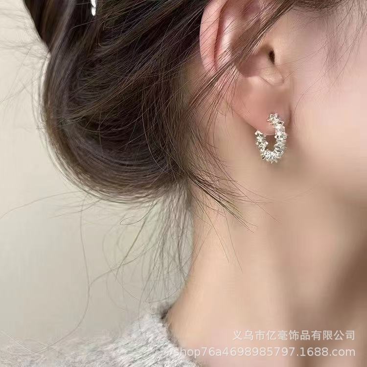 特別オファー C タイプブロークンシルバー韓国のシンプルな半円形イヤリング気質多用途ニッチデザインライト高級イヤリングインスタイル|undefined