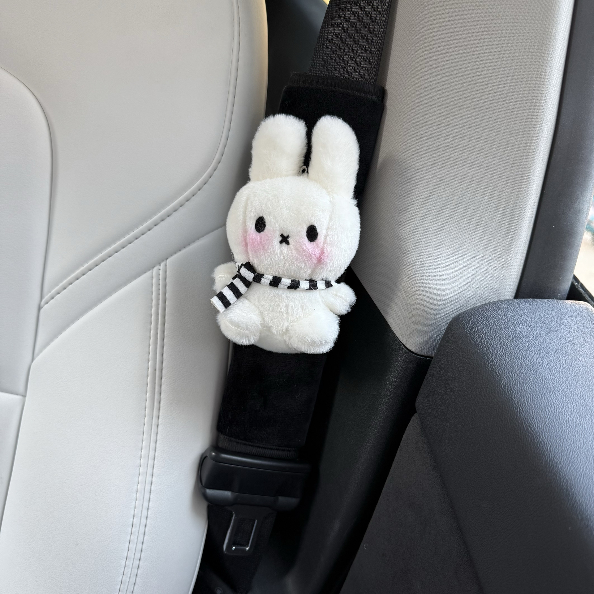 Car Seat Belt Shoulder Protector, Comfortable and Breathable, Anti-Strangle Protection for Long-Distance Use, Shoulder and Neck Safety Belt, Car Interior Supplies