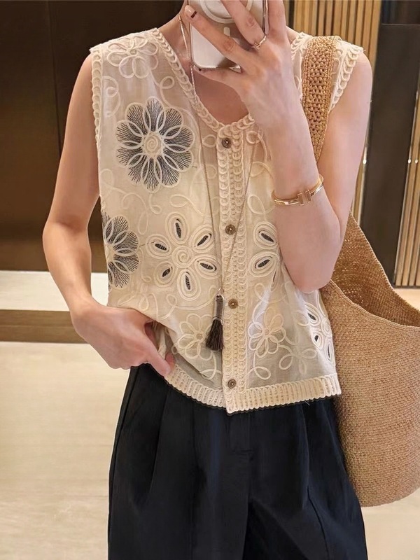 Vネック中空かぎ針編みノースリーブシャツ女性用2025夏新作フレンチデザイン外国風多用途痩身トップ|undefined