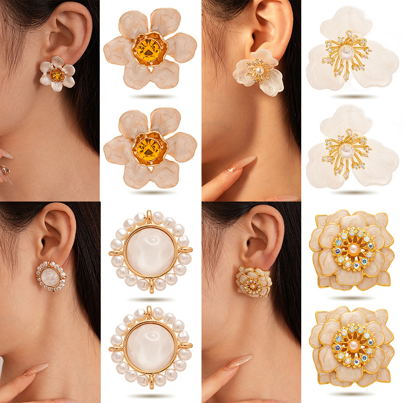 30g Weight 0.03µm Gold Plating Thickness Electroplating Gold Plating Process Alloy Ear Needle Material Copper Plated Plating Material Ear Studs Classification 1 Pair Quantity Holiday, Daily Occasion Alloy Material Flower Pattern Women's Gender Elegant, Retro Style Enamel Craft 1 Pair Elegant Retro Flower Enamel Alloy Drop Earrings Ear Studs 无