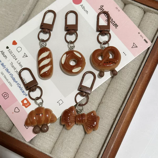 New Style Realistic Imitation Alkaline Water Bread Keychain, Fun Backpack Pendant, Gift for Classmates, Small Accessory Pendant Wholesale