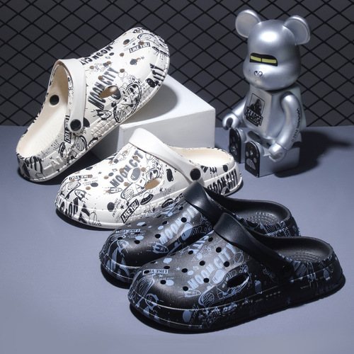 Poop hole shoes for men's summer exterior wear 2025 new thick-sole driving skid-resistant and wear-resistant beach toe sandals