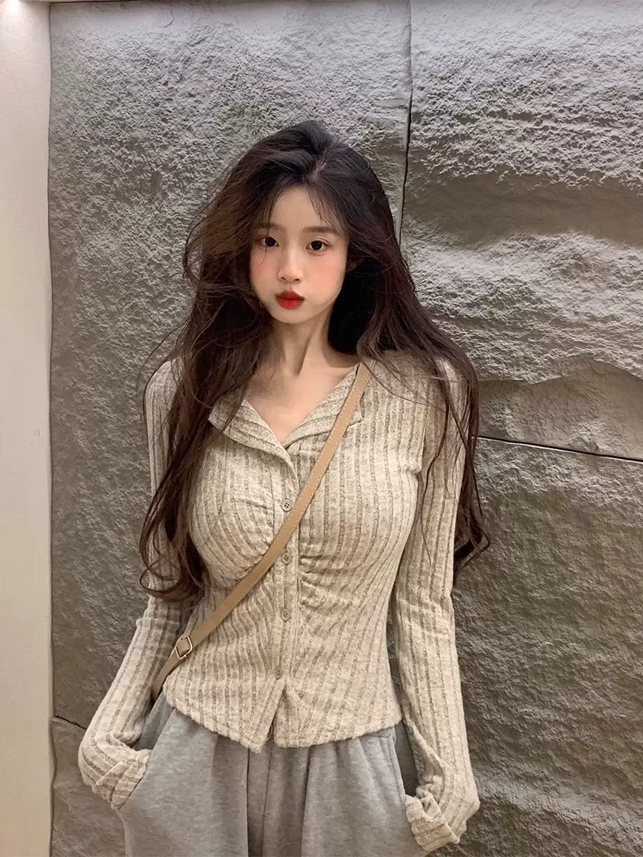 MR 现货 翻领褶皱长袖针织衫女装秋季辣妹修身设计感别致小衫上衣