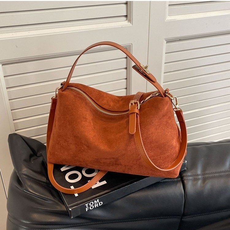 Bolso de axila de nicho esmerilado retro 2024 invierno nuevo bolso de mujer de todo fósforo bolso de mensajero popular bolso de hombro