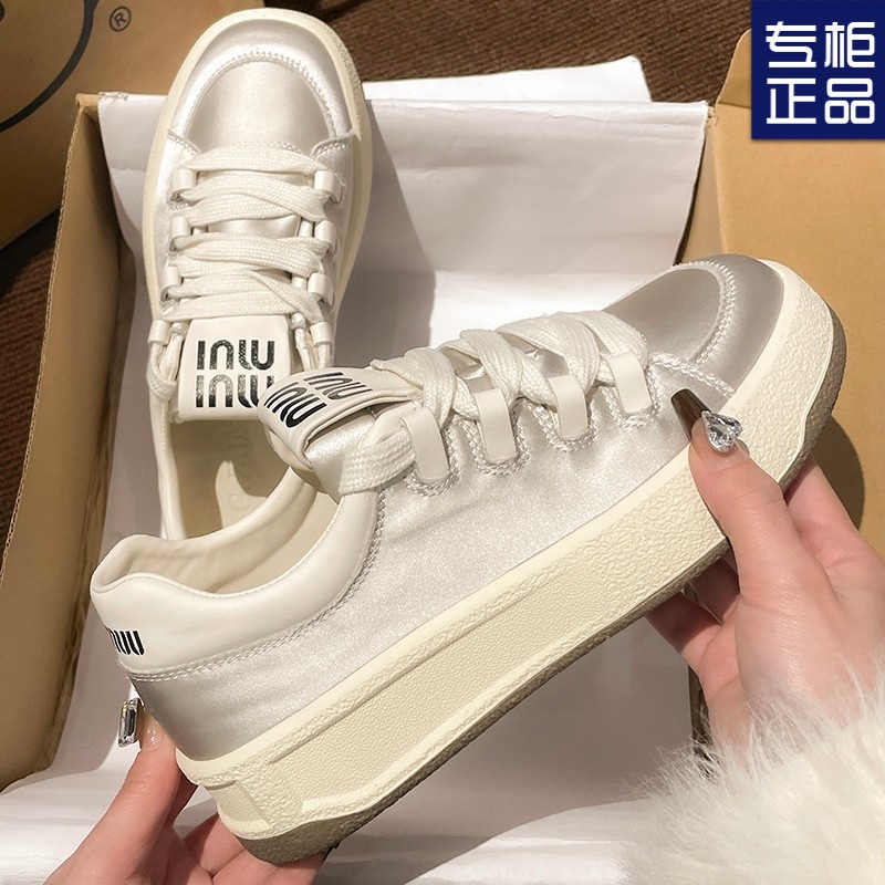 厚底缎面休闲板鞋女2025新款丝绸运动鞋增高系带小众绸缎批发