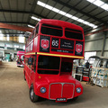 红色复古双层巴士餐车模型 大型活动装饰美陈摆件制作生产厂家