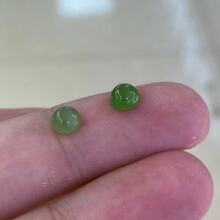 天然和田碧玉圆形4m 5m小戒面干净无黑点色彩阳绿果绿色适合包珠