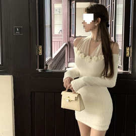 甜辣妹性感网纱拼接挂脖连衣裙立体花朵露肩收腰紧身包臀毛绒短裙