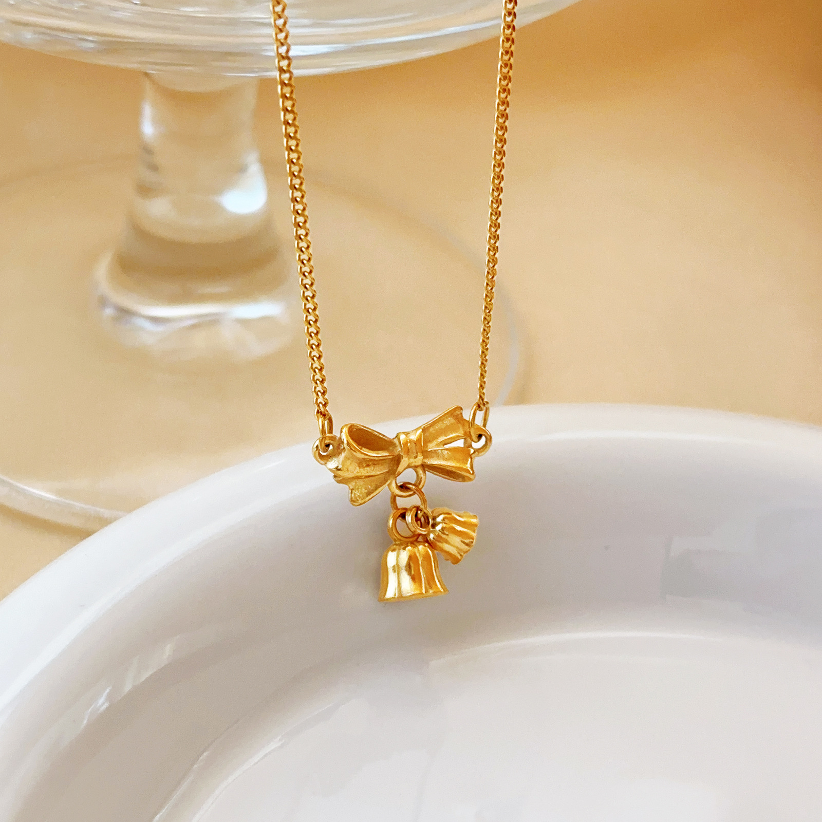 Collar de orquídeas de arco de princesa en fuga, oro de 18 quilates, diseño de alta calidad, cadena de clavícula para mujeres no se desvanece