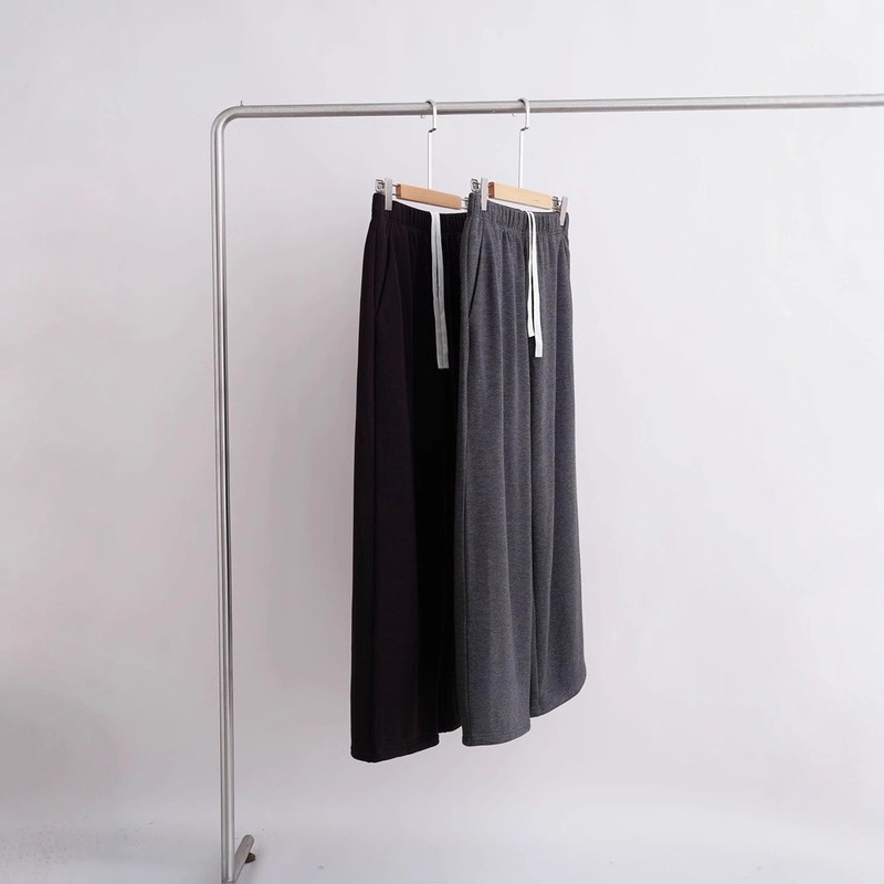 Ultra-Soft Straight-Leg Sweatpants with Delicate Lining and Velvet Imported from Japan