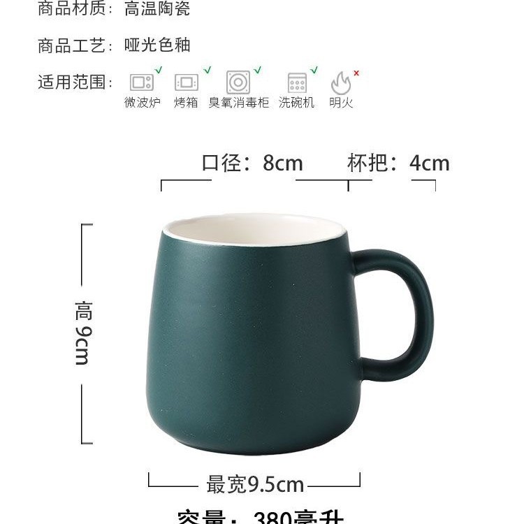 매트한 짙은 녹색