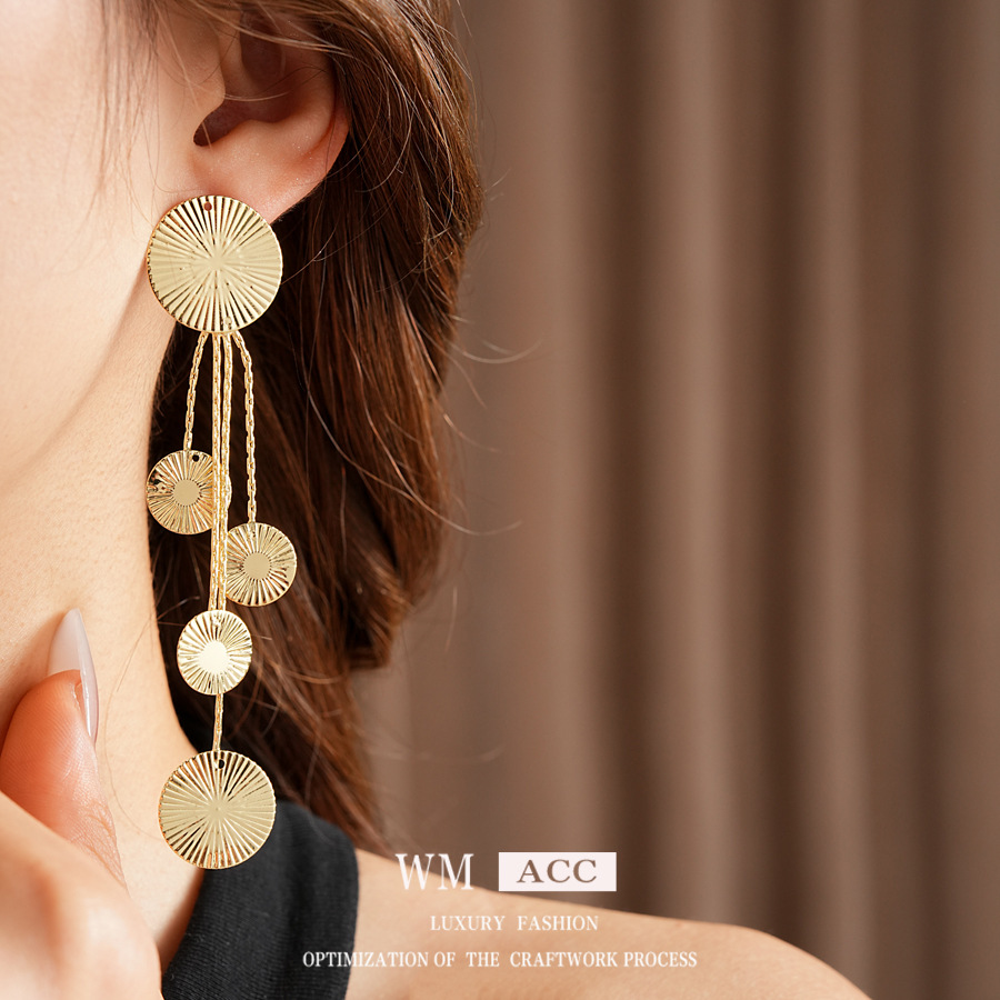 Agujas de plata transfronterizas redondas de textura aretes de bordas metalles europeos y estadounidenses pernos de aretes personales fríos exagerados aretes image 5
