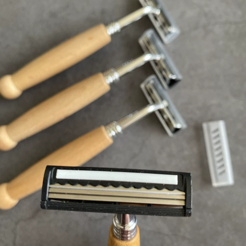 Old-fashioned razor, handheld blade