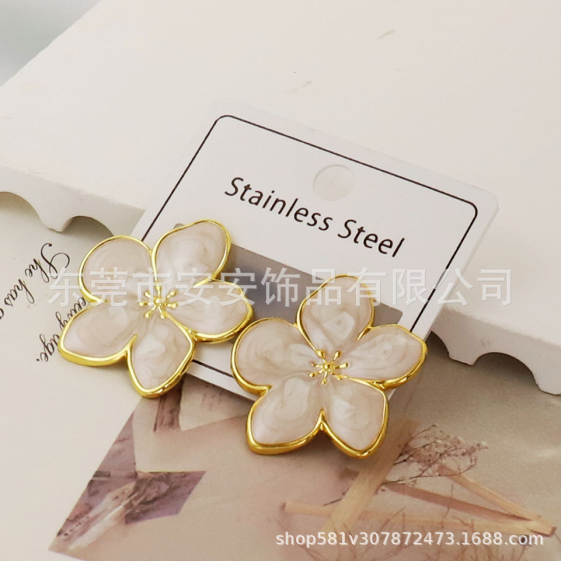 跨境轻奢高级感不锈钢方形白色滴釉爱心耳环女小巧精致时尚耳钉|undefined