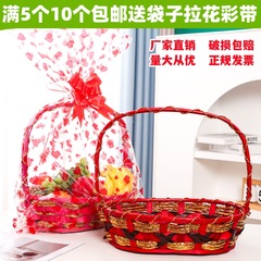 新商品の藤編みの果物かごの手提げかごをプレゼントします。