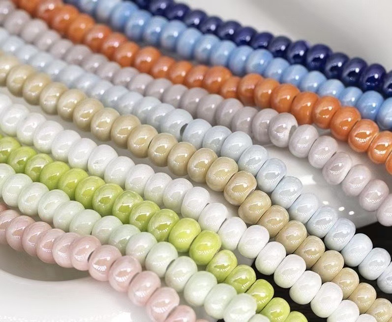 Cuentas de cerámica flor cuadrada estrella de cinco puntas pequeña flor de ciruelo trébol de cuatro hojas pequeño elefante pequeño conejo de jade color mixto cuentas de agujeros rectos cuentas hechas a mano