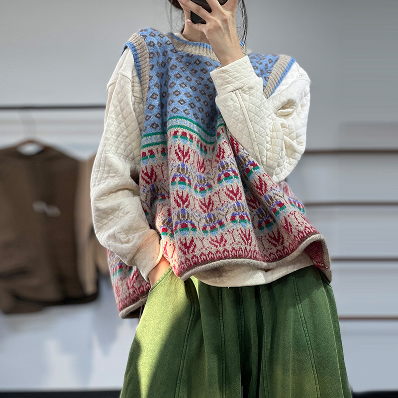 Artsy fresh knit sweater with jacquard curly-edged pullover vest