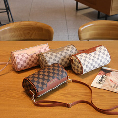 女包包2023新款字母格紋燙金斜挎小圓包休閒簡約手機包外貿高顏值