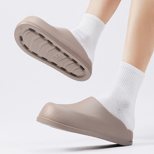 2025 Couple Style Solid Color Clogs Thick Sole Fashionable Lightweight Personality Simple Casual Outdoor Beach Closed-Toe Slippers for Men