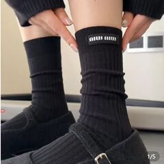 miu系布标显瘦堆堆袜子春秋冬款2025新款纯棉黑色中筒女袜长筒袜