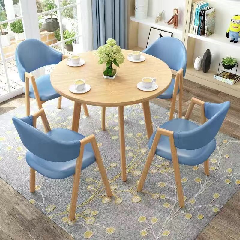 라이트 우드 컬러 테이블 상판 + 라이트 블루 가죽 의자