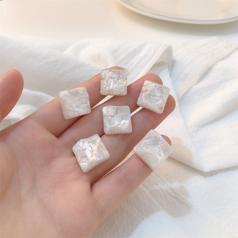 Creativa ondulación del agua en forma de flor amor corazón DIY resina dulce pendientes accesorios para el cabello teléfono móvil Shell material al por mayor