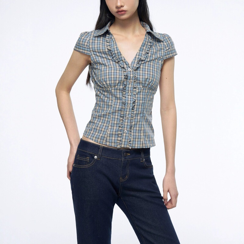Van En Lansi Striped V-Neck Shirt with Ruffled Edges, Regular Shoulder Fit, Waist-Cinching Design, New Style Short-Sleeve Top