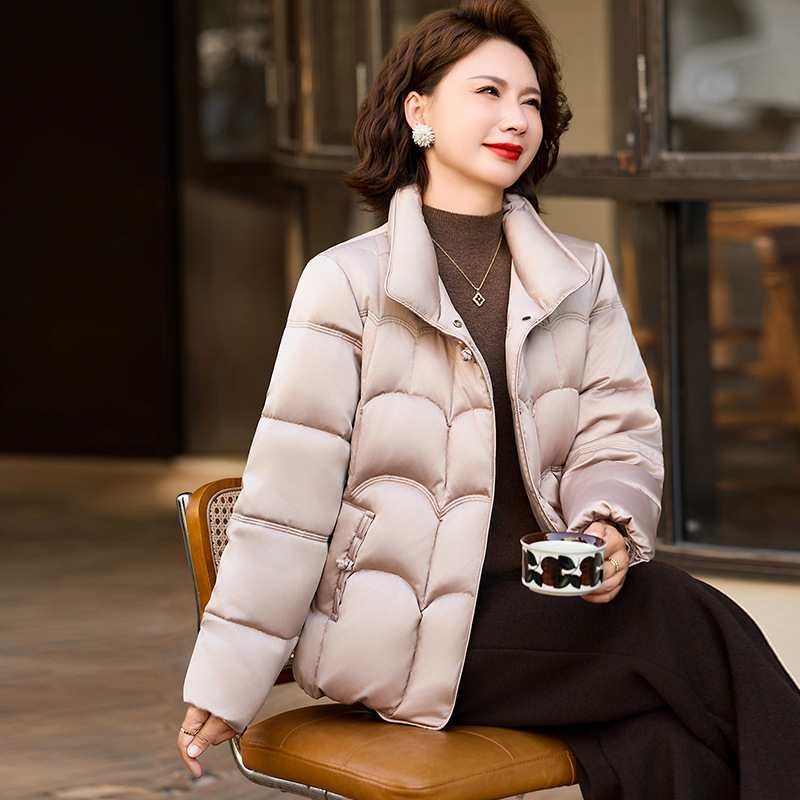 Middle-Aged Mother's Winter Short Thickeneded down Jacket 2025 New Style Middle-Aged and Elderly Women's Warm White Duck down Jacket