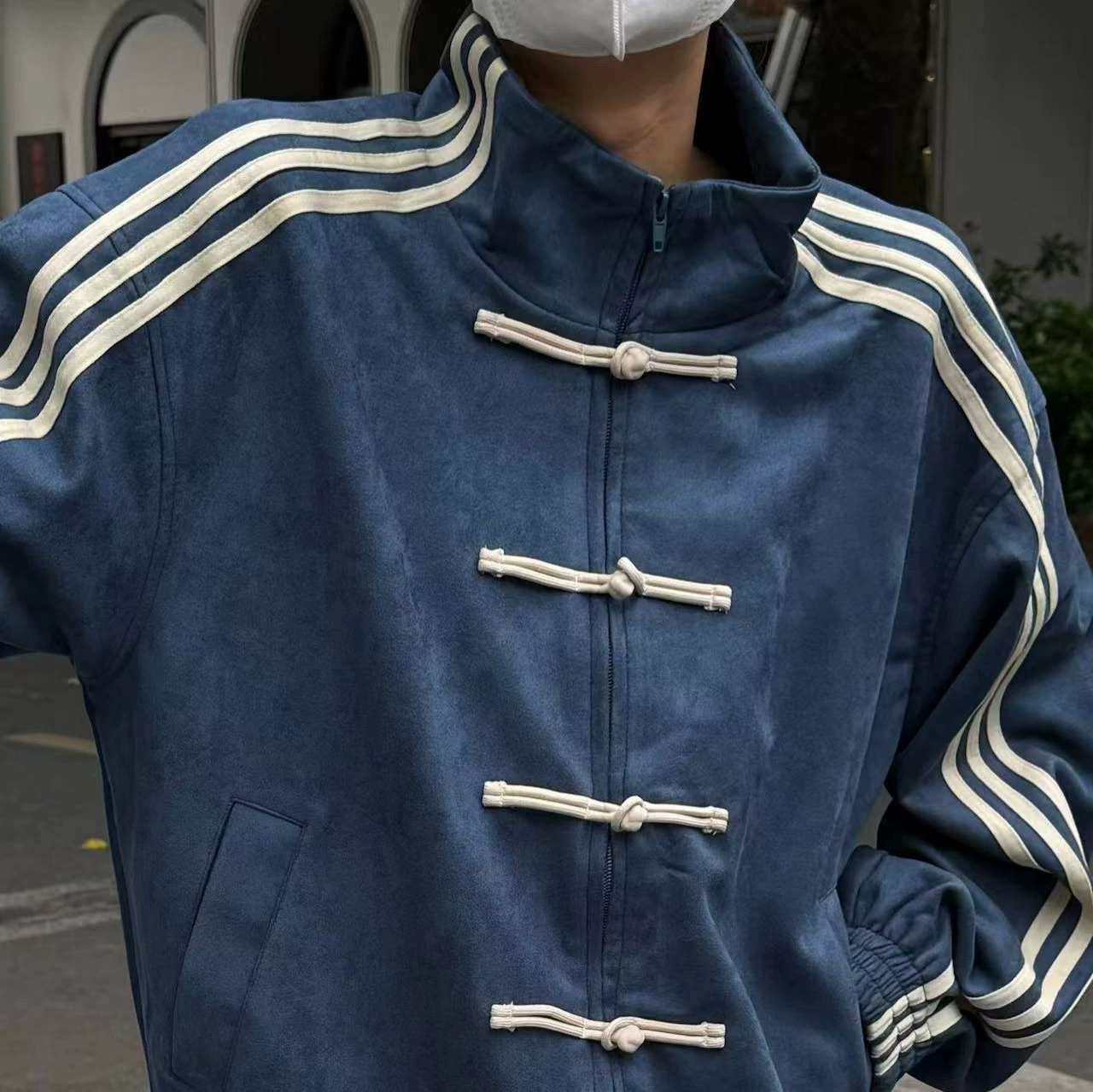 蓝白休闲拼接三条杠立领夹克男春季流行穿搭新中式盘扣高级感唐装