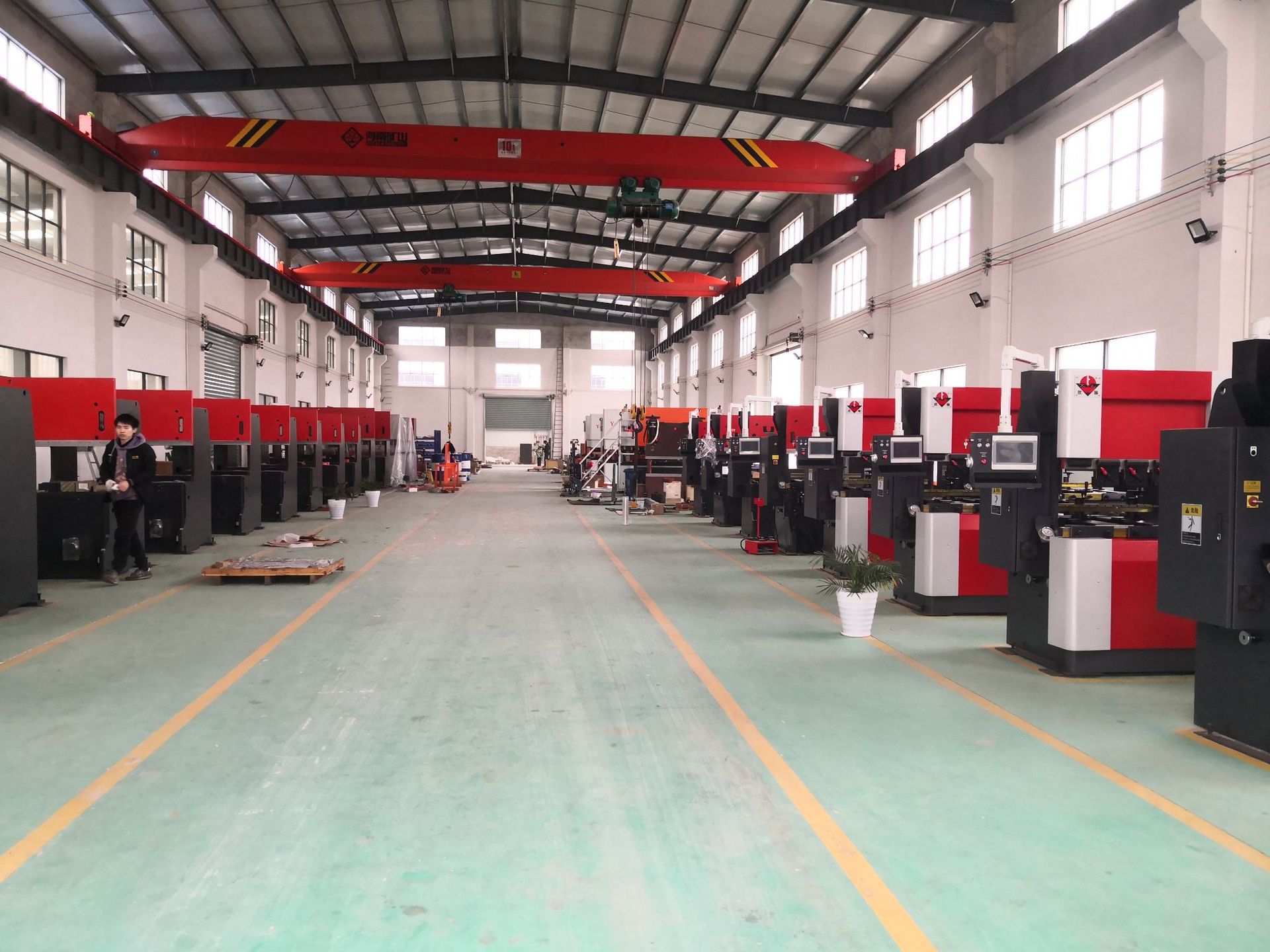 欣琳-油混下动数控折弯机-2