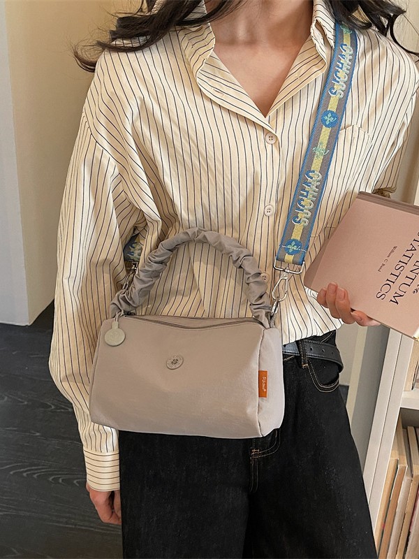 Bolso de tela de nylon de moda para mujeres 2026 nuevo estilo coreano bolso pequeño de tendencia nicho de diseño plegable bolso de mano image 5
